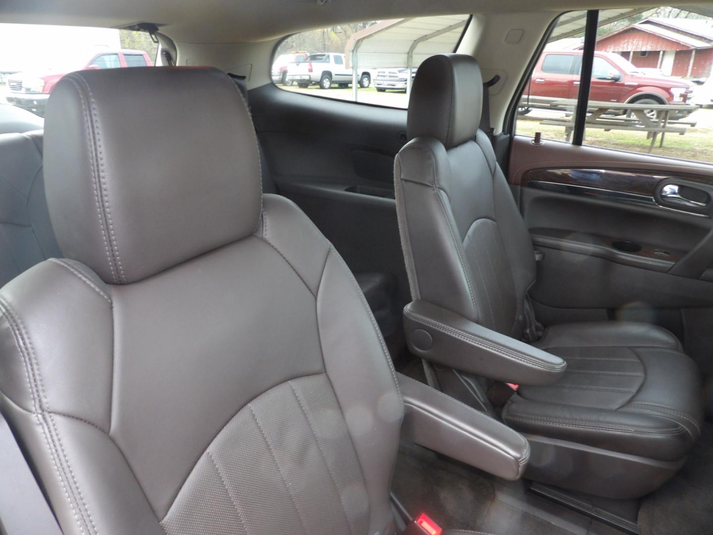 2014 White /Brown Buick Enclave (5GAKRBKD8EJ) , located at 401 First NE, Bearden, AR, 71720, (870) 687-3414, 33.726528, -92.611519 - Photo#19